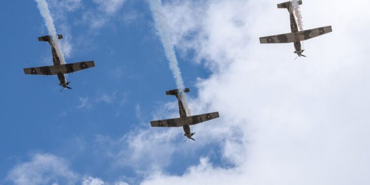 Encabeza Maru Campos desfile cívico-militar por el 215 aniversario de la independencia