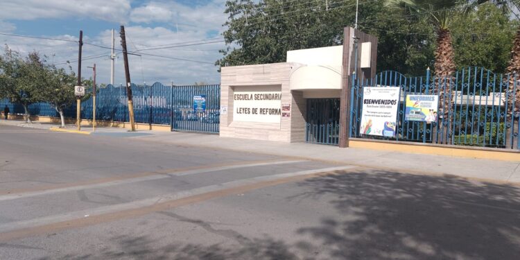 Padres exigen respuestas por presunto acoso en secundaria de Delicias