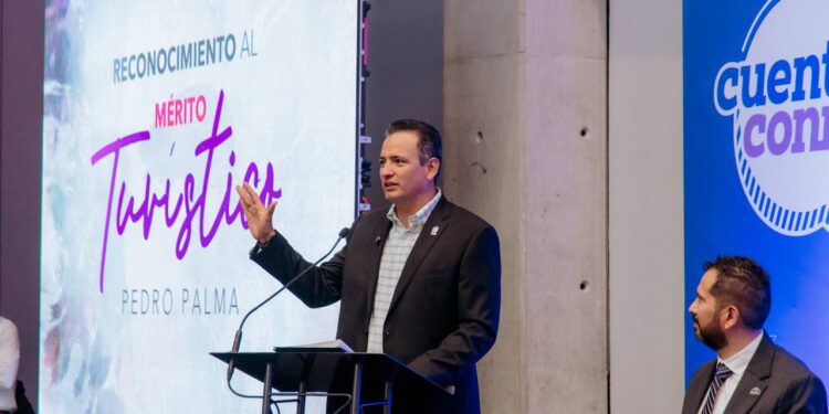 Alcalde Marco Bonilla destaca a galardonados del turismo estatal
