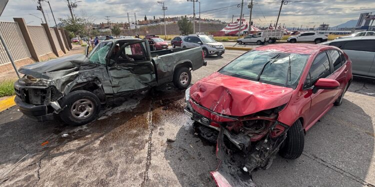 Choque en el periférico deja conductor lesionado