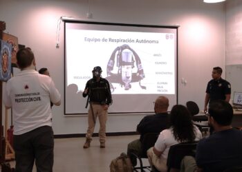 Bomberos capacitan a Protección Civil en manejo de emergencias