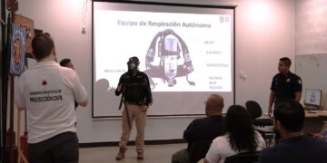 Bomberos capacitan a Protección Civil en manejo de emergencias
