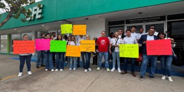 Trabajadores de la CFE realizan paro por incumplimiento laboral
