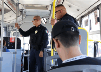 Refuerzan policías municipales vigilancia en unidades y estaciones del Bowi