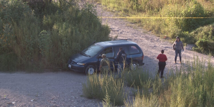 Balacera en colonia La Hacienda deja camioneta baleada