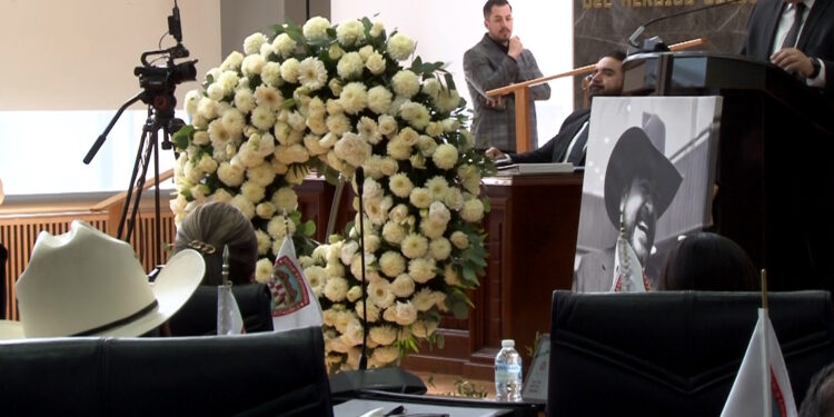 Rinden homenaje al diputado Luis Fernando Chacón Erives en el Congreso del Estado