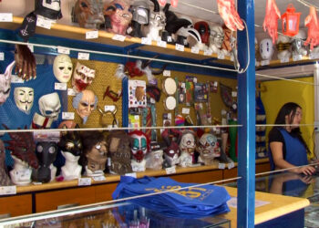 Aumenta la demanda de disfraces y maquillaje con la llegada de Halloween