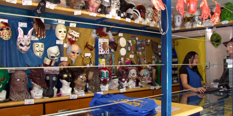 Aumenta la demanda de disfraces y maquillaje con la llegada de Halloween