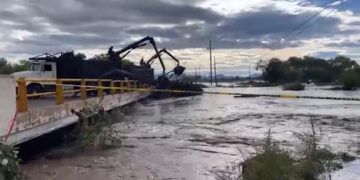 Inundaciones obligan a desalojar comunidades en Casas Grandes