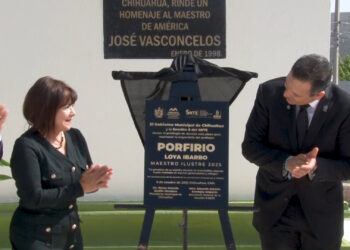 Homenaje póstumo al profesor Porfirio Loya Ibarvo