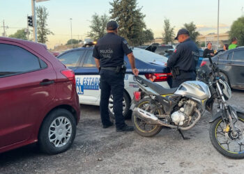 Dos motociclistas resultan lesionados en choque