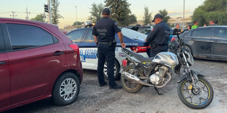 Dos motociclistas resultan lesionados en choque