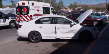 Fuerte choque deja a mujer de la tercera edad lesionada en el norte de la ciudad