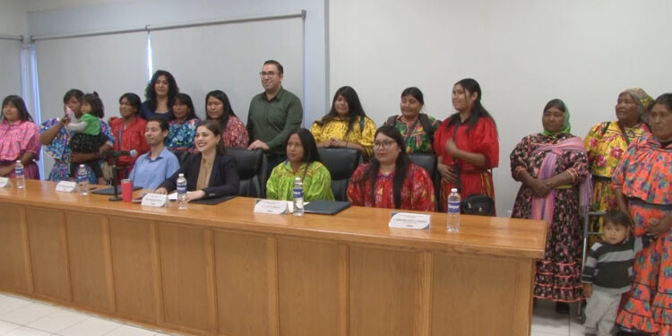 Apoyan a cooperativas rarámuris en Meoqui