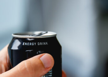Aprueban prohibir venta de bebidas energizantes a menores de 18 años