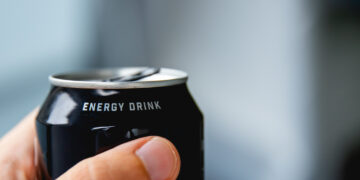 Aprueban prohibir venta de bebidas energizantes a menores de 18 años