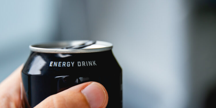 Aprueban prohibir venta de bebidas energizantes a menores de 18 años