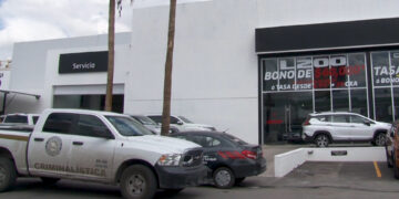 Catean agencia de autos en Chihuahua por robo de vehículos