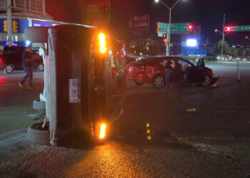 Vuelca camioneta en cruce de Ortiz Mena y Mirador