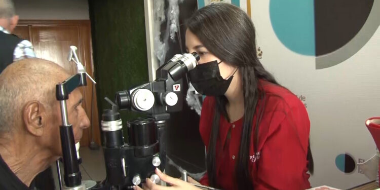Realizan primera etapa del programa de cirugías de cataratas en Canal 44