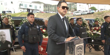 Realizan homenaje a policías caídos en Moris