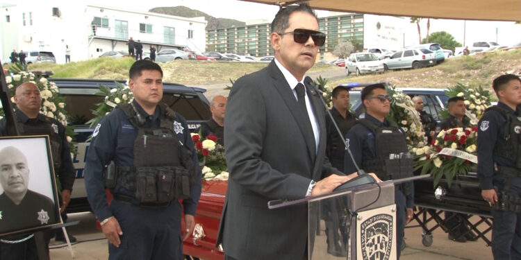 Realizan homenaje a policías caídos en Moris