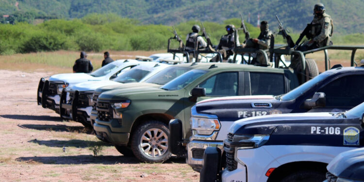 Trasladan 17 vehículos asegurados en Moris