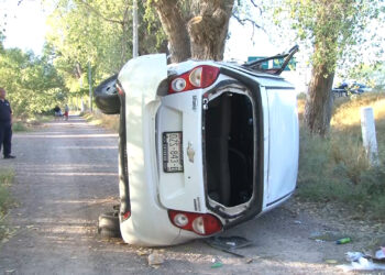 Mujer volcó en la carretera 45 y fue trasladada a un hospital de Delicias