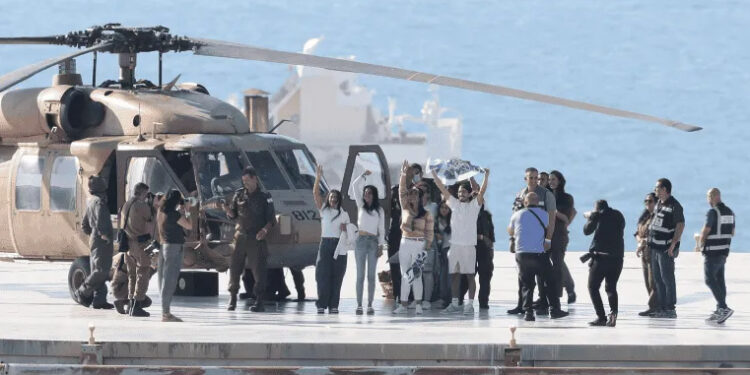 Hamas libera a los 20 rehenes, Israel excarcela a palestinos y Trump declaró el “fin de la era del terror”