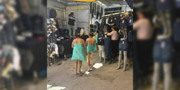 Comerciantes de tianguis desnudan y rapan a mujeres por presuntas ladronas