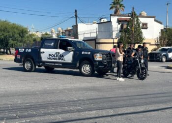 Motociclista resulta lesionado tras choque con patrulla