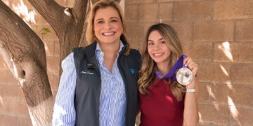 Reconocen a Alegna González por su medalla de plata en el Mundial de Atletismo