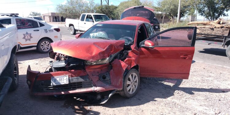 Choque deja una mujer lesionada en carretera Delicias–Rosetilla