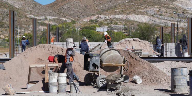 Avanza 20% construcción de aula multidisciplinaria en CECYTECH 19