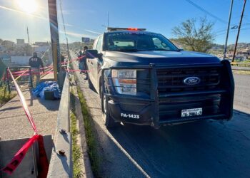 Localizan a adulto mayor sin vida y con herida en parada de camión de la Pacheco