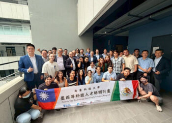 Estudiantes chihuahuenses destacan en capacitación tecnológica en Taiwán