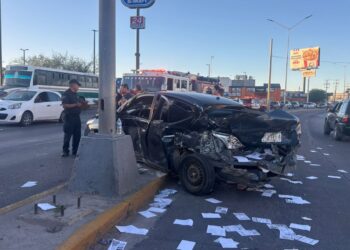 Accidente entre camión y automóvil deja un lesionado en la avenida Tecnológico