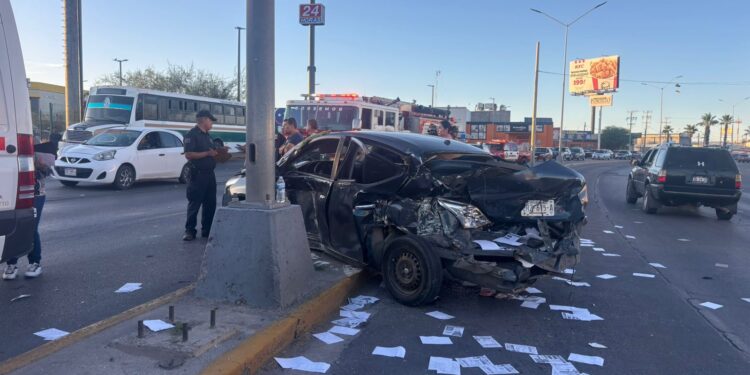 Accidente entre camión y automóvil deja un lesionado en la avenida Tecnológico