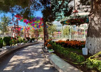 Plaza de Armas se viste de Día de Muertos