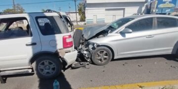 Carambola involucra tres vehículos en Delicias