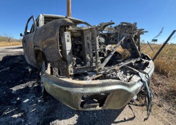 Localizan camioneta calcinada en brecha de Aquiles Serdán