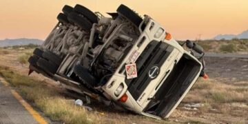 Cierran parcialmente la carretera Chihuahua-Ciudad Juárez por volcadura de pipa con diésel