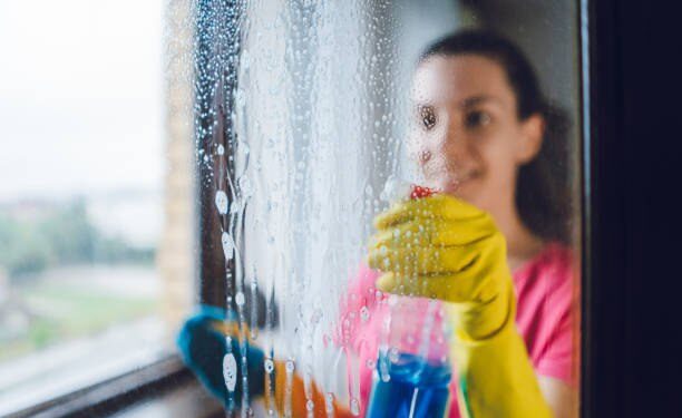 Limpieza casera para vidrios y espejos