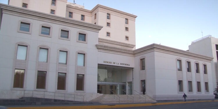 Adelantan aguinaldo para trabajadores del gobierno de Chihuahua