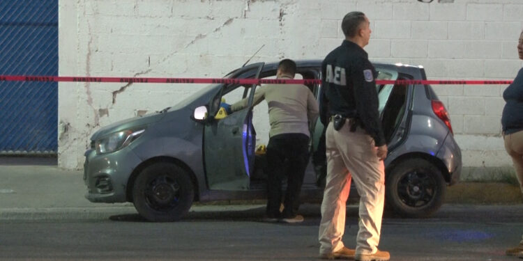 Aseguran vehículo tras ataque a balazos en avenida Juan Escutia