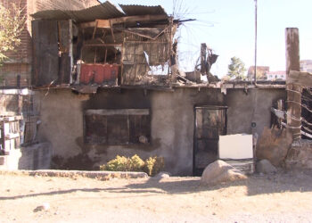 Vecinos buscan apoyar a mujer tras incendio de su vivienda