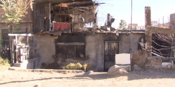 Vecinos buscan apoyar a mujer tras incendio de su vivienda
