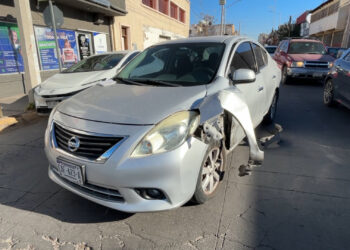 Se registra volcadura de vehículo en el centro de la ciudad