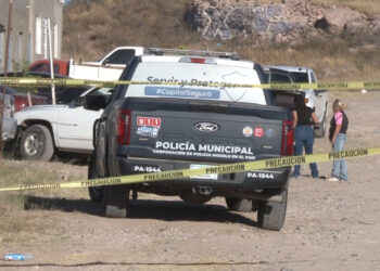 Hallan hombre muerto, envuelto en cobija y con lesiones en el cuello