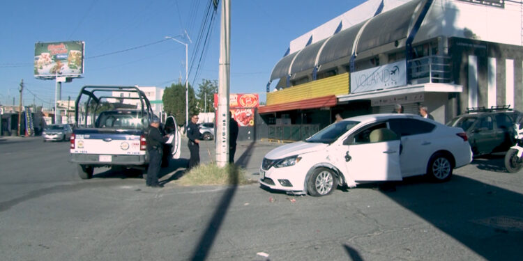 Adulto mayor resulta lesionado tras choque en la colonia San Felipe